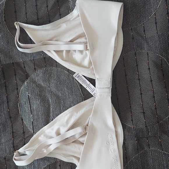 3 unlined bras size 32d - Picture 2 of 13